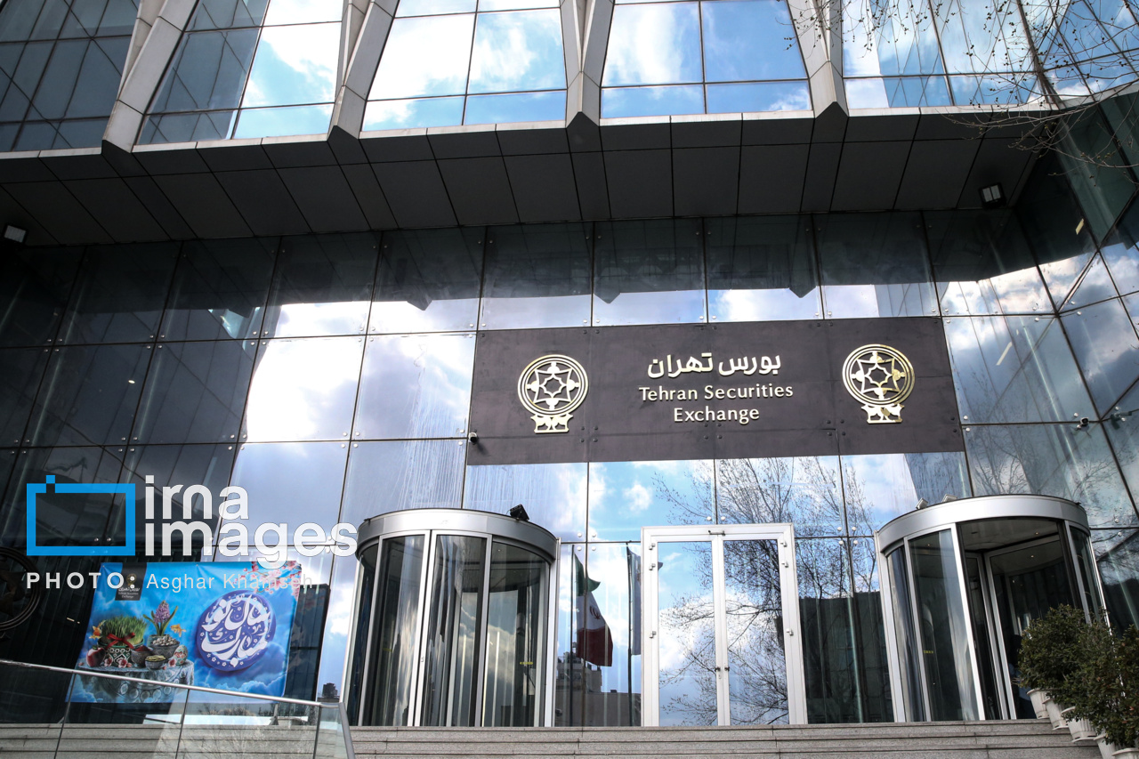 توقف معاملات ۲ شرکت بزرگ خودروساز در بورس